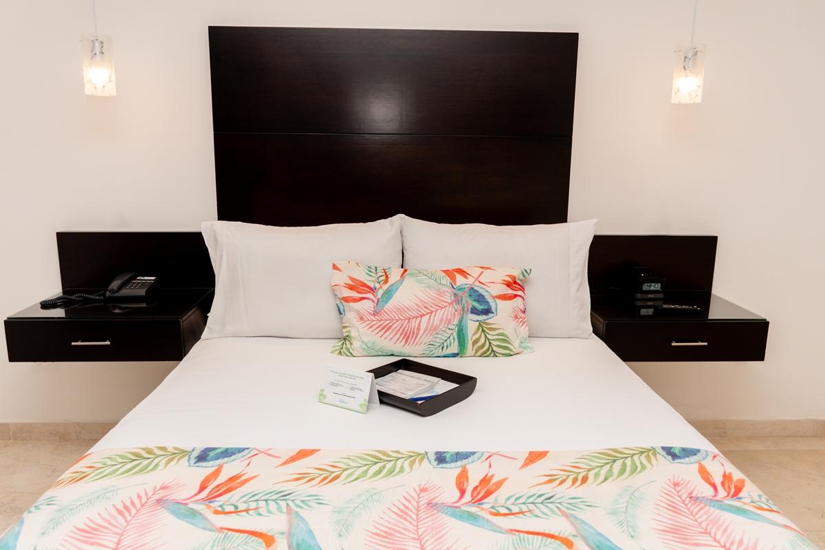 Hotel Capilla Del Mar Kartagena Zewnętrze zdjęcie A bed with a duvet