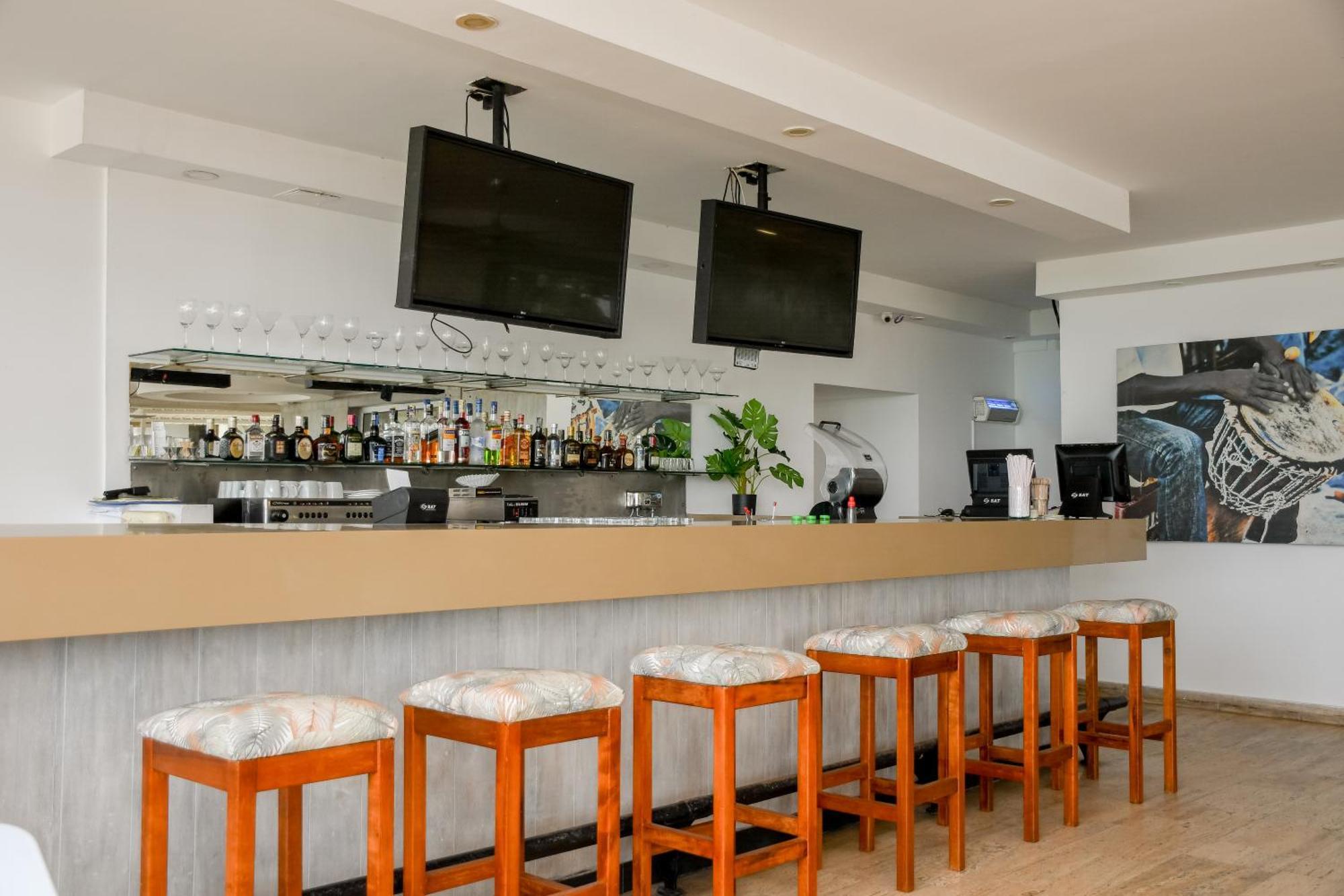 Hotel Capilla Del Mar Kartagena Zewnętrze zdjęcie A bar in a hotel