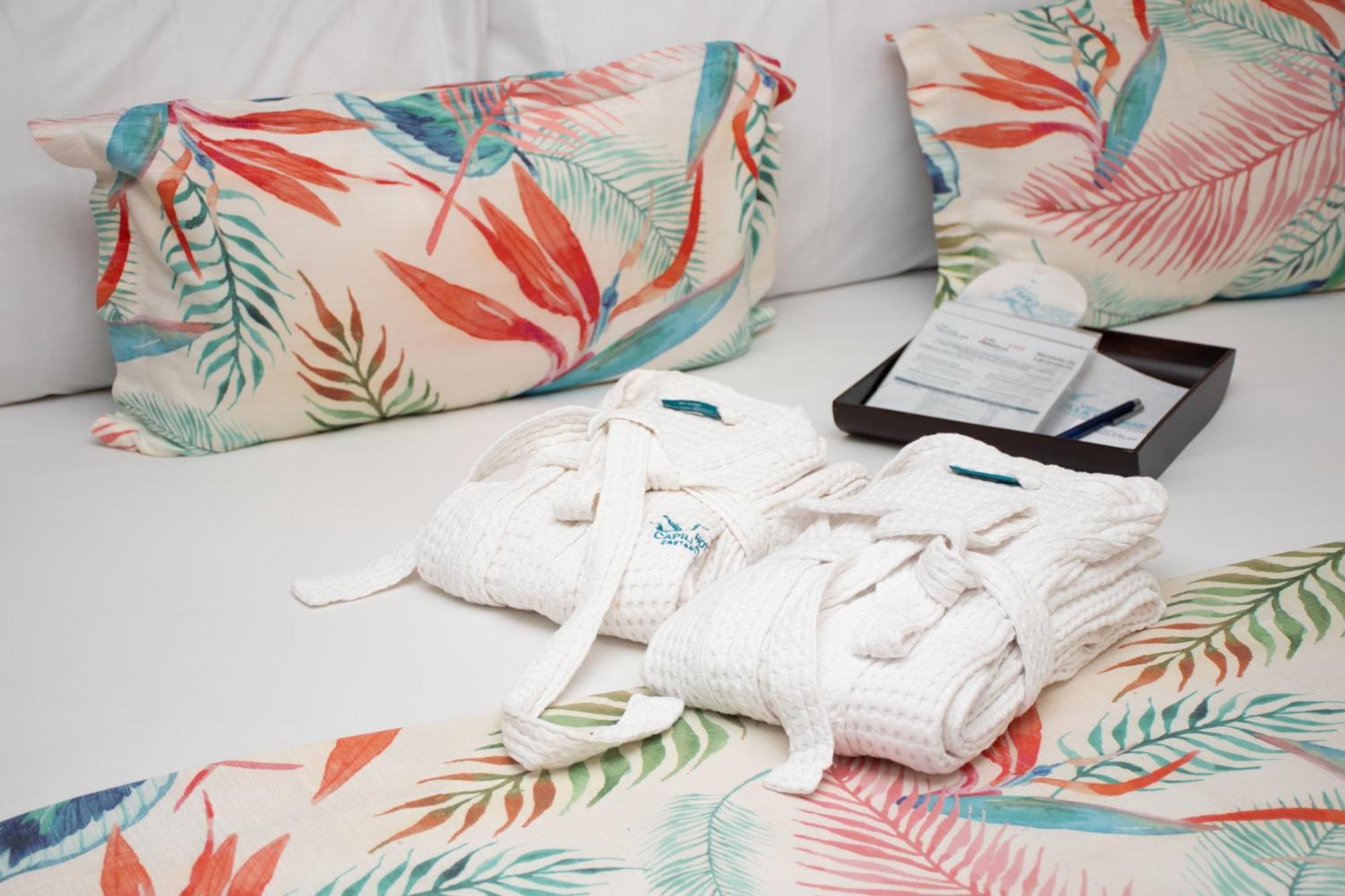 Hotel Capilla Del Mar Kartagena Zewnętrze zdjęcie A bathrobe